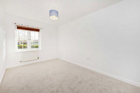 2 bedroom flat to rent, Hemlock Close, London SW16