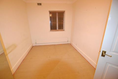 3 bedroom maisonette for sale, High Street, IG6