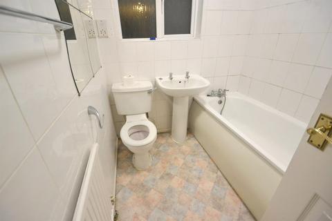 3 bedroom maisonette for sale, High Street, Barkingside IG6