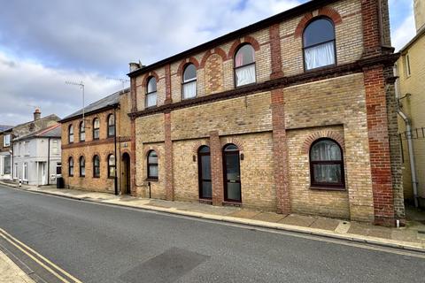 2 bedroom terraced house to rent, St. Johns Road, Sandown PO36