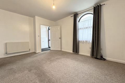 2 bedroom terraced house to rent, St. Johns Road, Sandown PO36