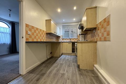 2 bedroom terraced house to rent, St. Johns Road, Sandown PO36