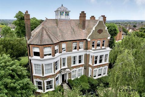 3 bedroom penthouse for sale, Broomhill Road, Woodford Green