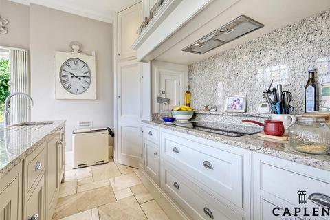 3 bedroom penthouse for sale, Broomhill Road, Woodford Green