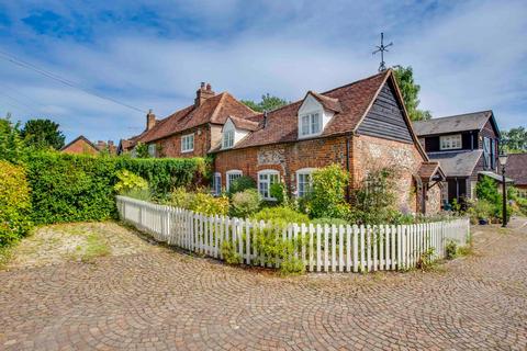 2 bedroom cottage for sale, 1 Regius Court, High Wycombe HP10