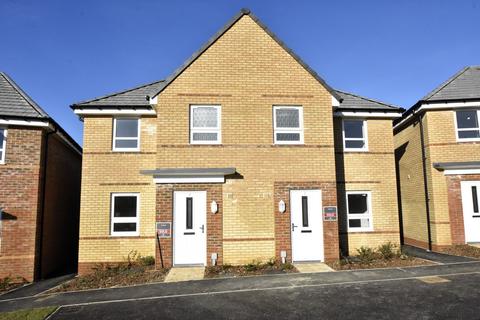 3 bedroom semi-detached house to rent, Hollyhock Crescent, Newport PO30