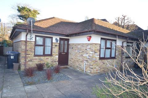 2 bedroom chalet to rent, Orchard Close, Beaconsfield HP9