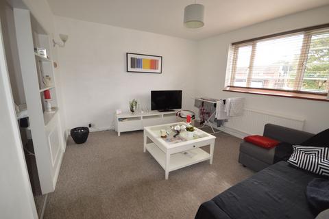 2 bedroom flat to rent, Maxwell Road, Beaconsfield HP9