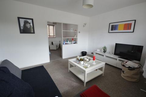 2 bedroom flat to rent, Maxwell Road, Beaconsfield HP9