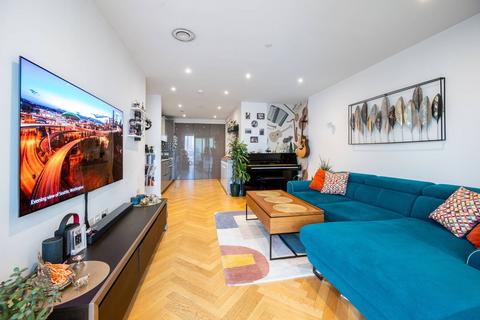 1 bedroom flat for sale, Southwark Bridge Road, Elephant and Castle, London, SE1