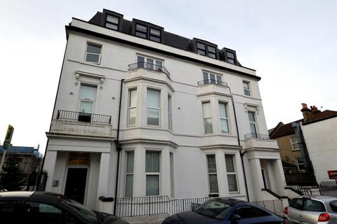 2 bedroom flat to rent, Waldegrave Road Crystal Palace SE19