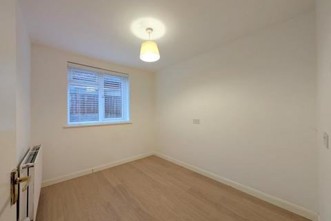 2 bedroom ground floor maisonette to rent, Bond Street, Englefield Green, Egham, TW20