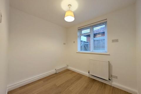 2 bedroom ground floor maisonette to rent, Bond Street, Englefield Green, Egham, TW20