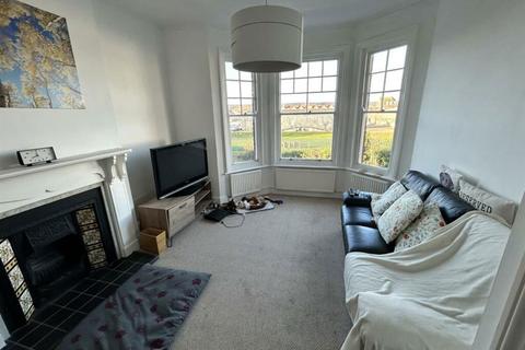 2 bedroom flat for sale, Latimer Road, Eastbourne, East Sussex, BN22 7BL