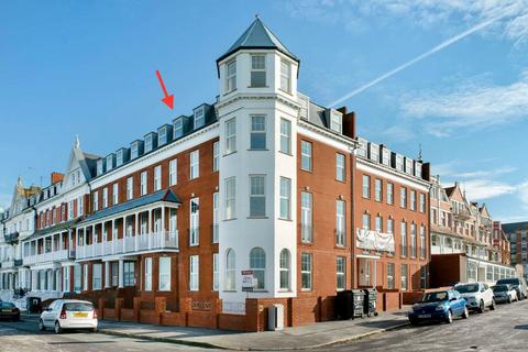 2 bedroom flat for sale, Lewis Crescent, Cliftonville, CT9