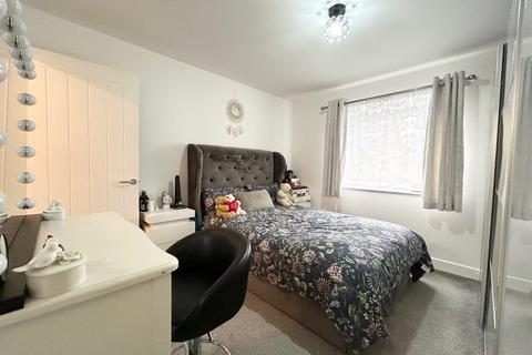 2 bedroom apartment for sale, St Vincent Avenue, Bletchley, Milton Keynes, MK3