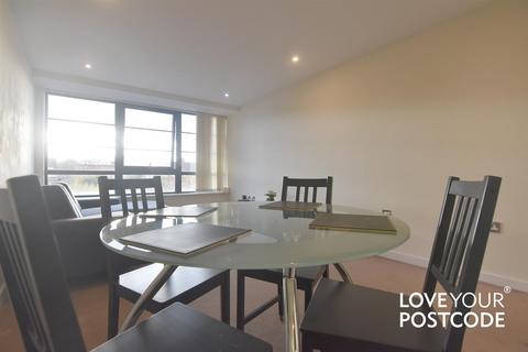 2 bedroom flat to rent, Avoca Court, Birmingham B12