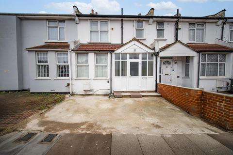 3 bedroom terraced house to rent, Heston Road, Hounslow TW5