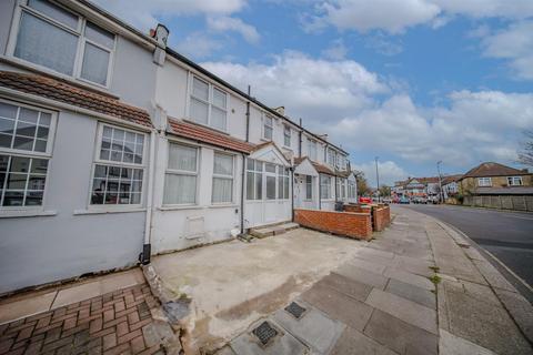 3 bedroom terraced house to rent, Heston Road, Hounslow TW5