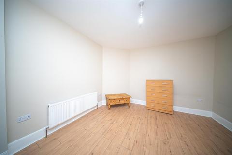 3 bedroom terraced house to rent, Heston Road, Hounslow TW5