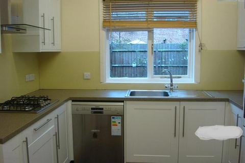 Terraced house to rent, Gladstone, Wood Green, N22