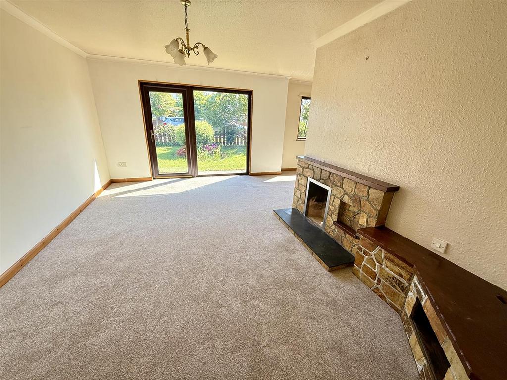 Open plan dining roomliving area