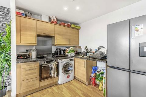 2 bedroom flat to rent, Highbridge Road, Barking IG11