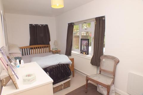 2 bedroom flat to rent, Ancona Road, Kensal Green NW10 5YB