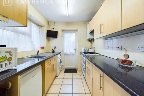 3 bedroom semi-detached house for sale, Woodlands Avenue, Ruislip, Middlesex, HA4