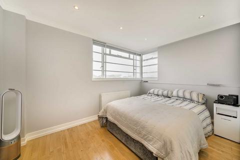 3 bedroom flat for sale, Sheen Road, Richmond TW9