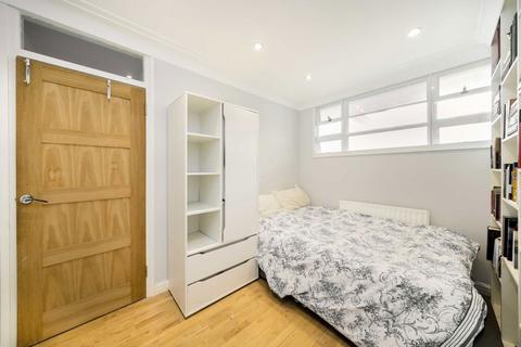 3 bedroom flat for sale, Sheen Road, Richmond TW9