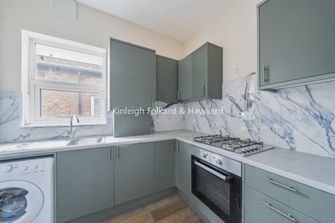 3 bedroom flat to rent, Garratt Lane London SW17