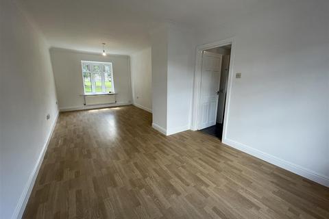 3 bedroom end of terrace house to rent, Honister Place, Newton Aycliffe