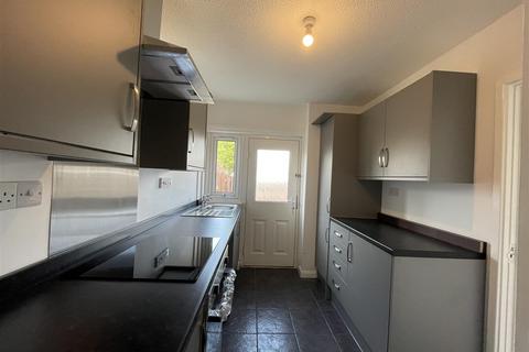 3 bedroom end of terrace house to rent, Honister Place, Newton Aycliffe