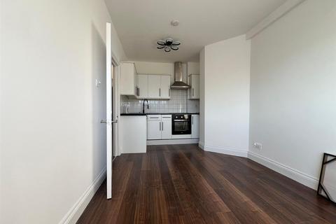 2 bedroom flat to rent, North Circular Road, Neasden NW2