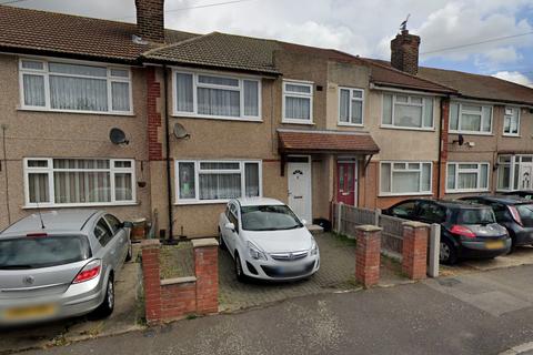 4 bedroom terraced house to rent, Northwood Avenue, Hornchurch, RM12