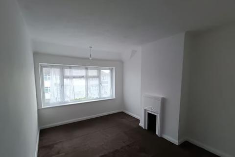 4 bedroom terraced house to rent, Northwood Avenue, Hornchurch, RM12