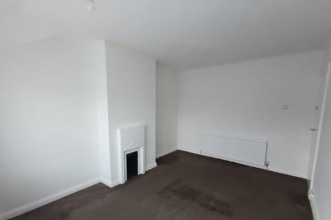 4 bedroom terraced house to rent, Northwood Avenue, Hornchurch, RM12