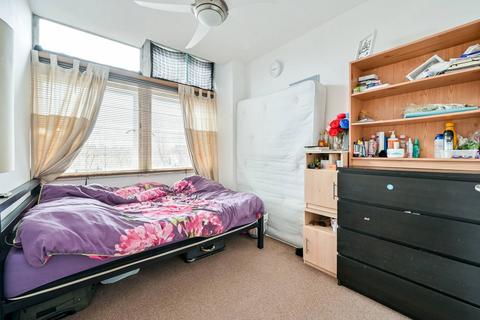 1 bedroom flat for sale, Metro Central Heights, Elephant and Castle, London, SE1