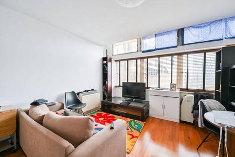 1 bedroom flat for sale, Metro Central Heights, Elephant and Castle, London, SE1