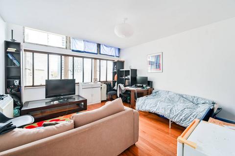 1 bedroom flat for sale, Metro Central Heights, Elephant and Castle, London, SE1