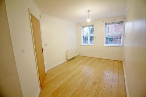 2 bedroom apartment to rent, Walmersley Road, Bury BL9