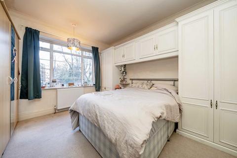 2 bedroom flat to rent, Barons Keep, London W14