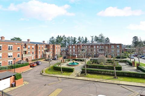 2 bedroom flat for sale, Franklin Court, Godalming GU8