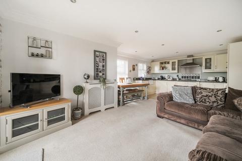 2 bedroom flat for sale, Franklin Court, Godalming GU8