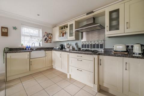 2 bedroom flat for sale, Franklin Court, Godalming GU8