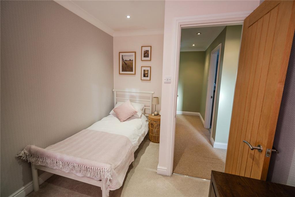 Bedroom 3 (2)