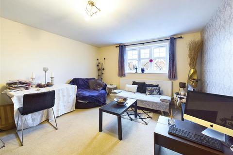 1 bedroom flat to rent, Hersham Road, Walton on Thames