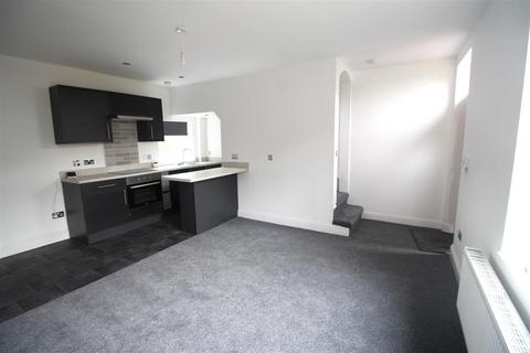 2 bedroom end of terrace house to rent, Storr Hill, Bradford BD12