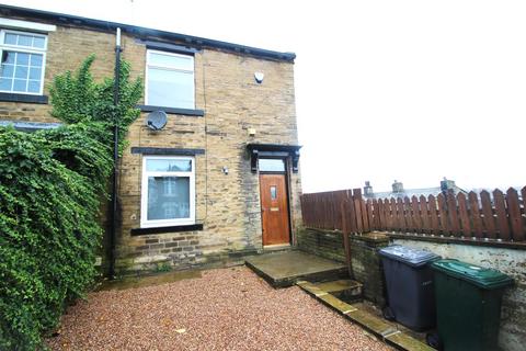 2 bedroom end of terrace house to rent, Storr Hill, Bradford BD12